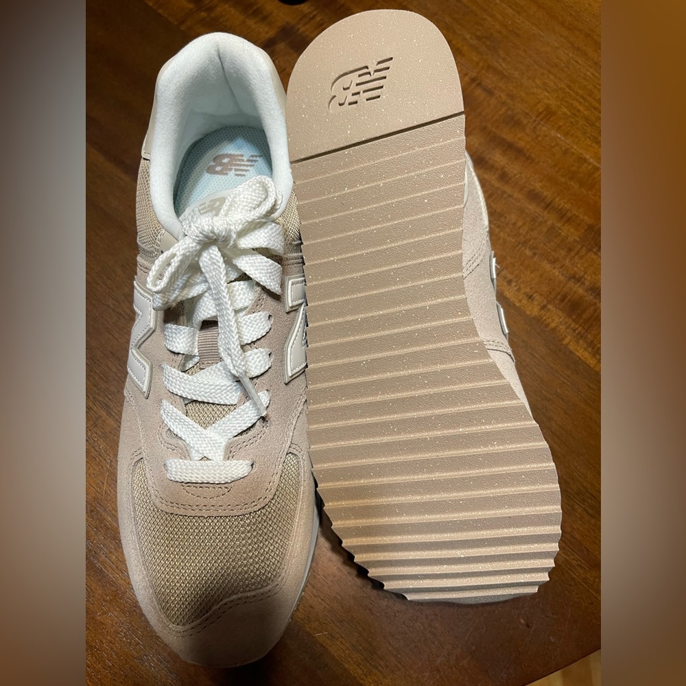 New Balance - Picture 2 of 3